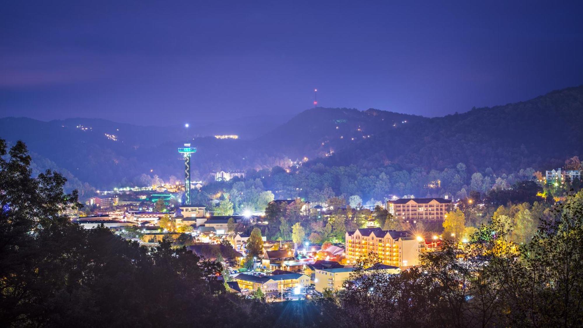 A Stones Throw, You Get 1089 Free Attraction Tickets Per Paid Day, Dollywood And Much More! Pigeon Forge Kültér fotó