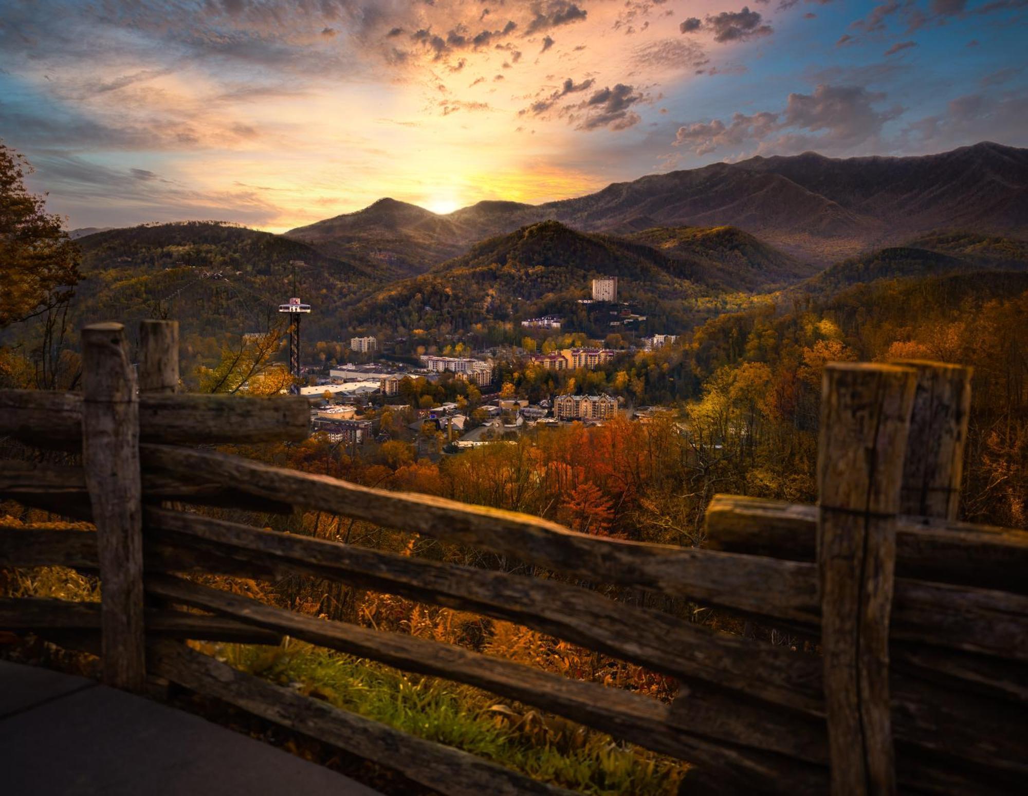 A Stones Throw, You Get 1089 Free Attraction Tickets Per Paid Day, Dollywood And Much More! Pigeon Forge Kültér fotó